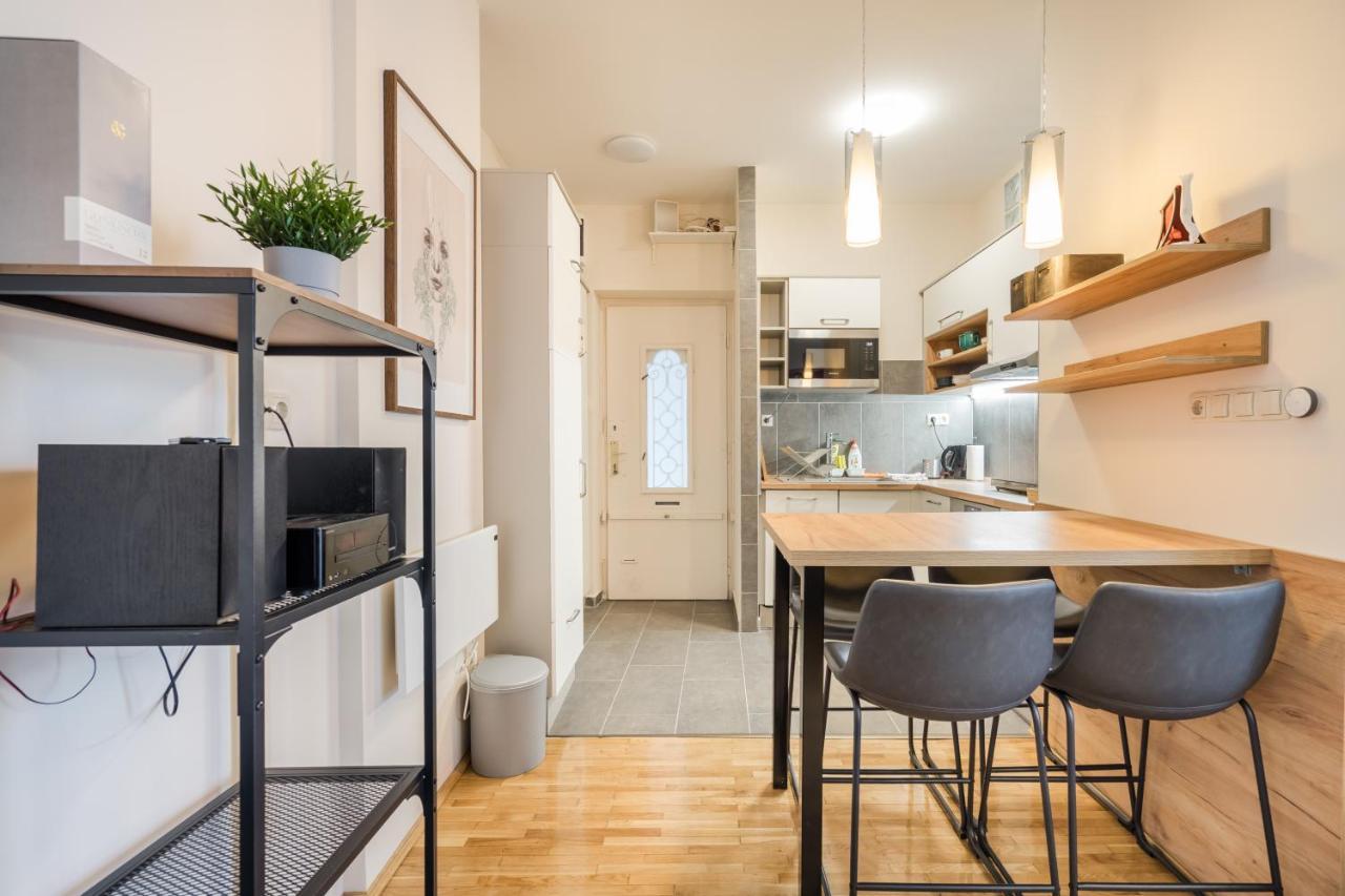 Apartment Bpr Blue Paradise With A/c